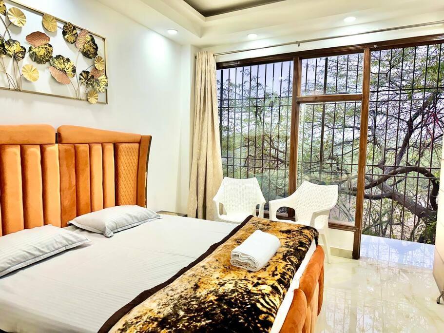 Forest Vistas A Luxury Vasant Kunj Gem Apartment *