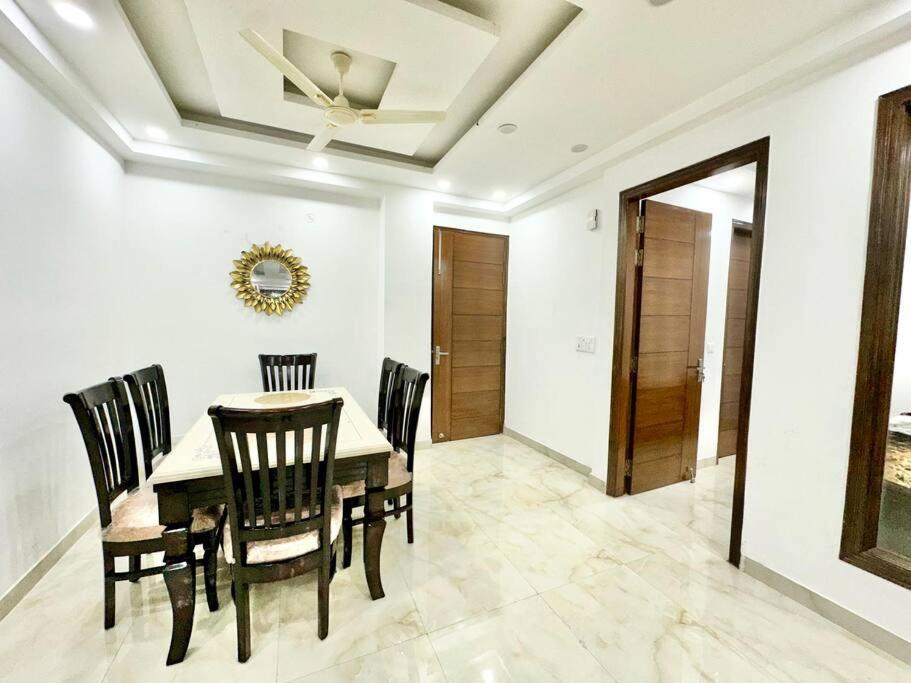 Forest Vistas A Luxury Vasant Kunj Gem Apartment *