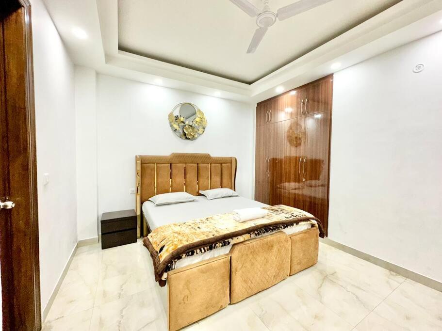 Apartment Forest Vistas A Luxury Vasant Kunj Gem *