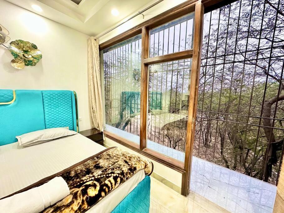 Forest Vistas A Luxury Vasant Kunj Gem Apartment New Delhi